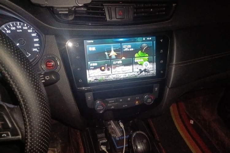 Used Nissan X-Trail 2019 2.0L CVT Smart Connect Comfort Edition 2WD Audio And AC Panel