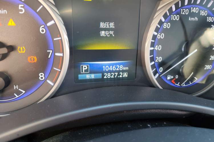 Used Infiniti Q50L 2016 2.0T Enjoyment Edition Odometer Close Up