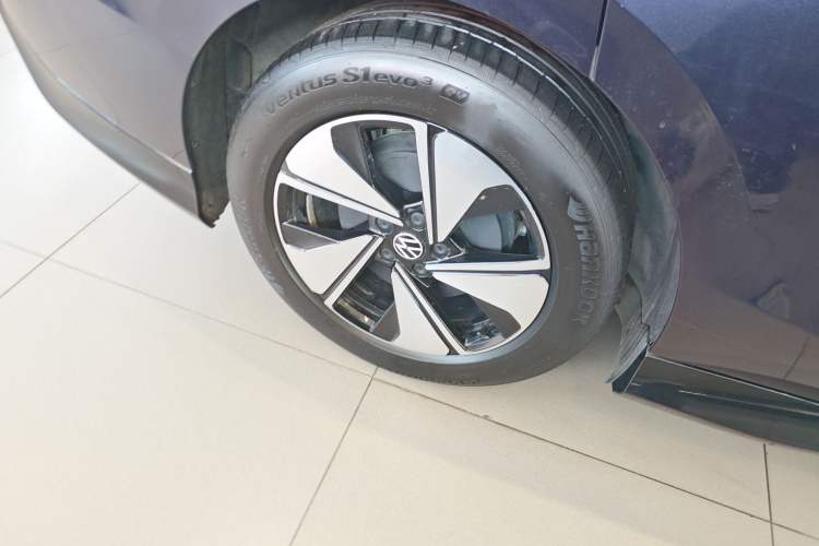 Used Volkswagen ID.7 VIZZION 2024 AIR model Right Rear Wheel Hub