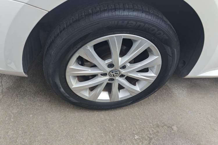 Used Volkswagen Lavida 2017 1.6L Automatic Comfort Edition Right Rear Wheel Hub