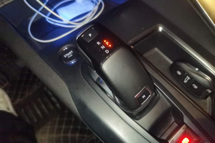 Used Peugeot 5008 2023 400THP True Love Edition 5-seater Gear Lever