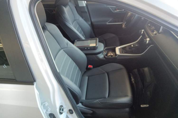 Used Toyota Wildlander 2021 2.0L CVT 4x4 Luxury Edition
