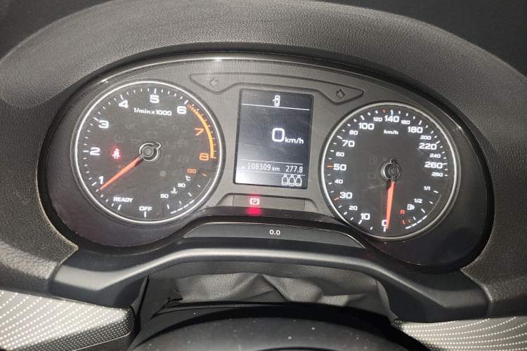 Used Audi Q2L 2018 35 TFSI Launch Exclusive Edition China VI Odometer Close Up