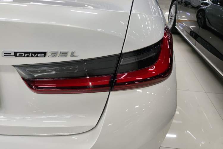 Used BMW i3 2023 eDrive 40 L Midnight Edition
