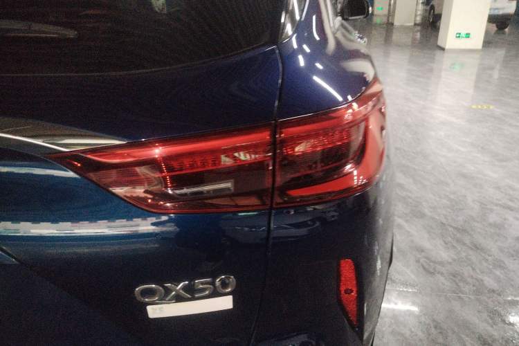 Used Infiniti QX50 2020 2.0T Two-Wheel Drive Fashion Edition Right Rear Taillight