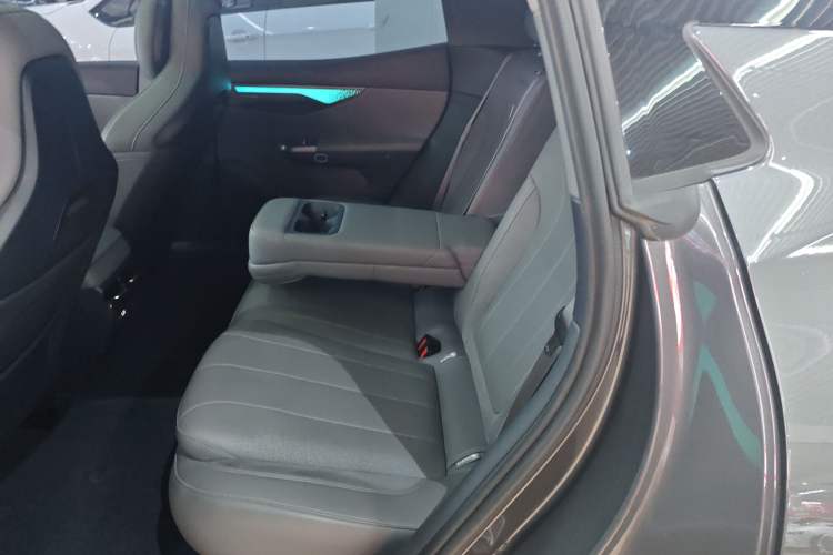 Used Lynk & Co 07 2024 EM-P 126 Long-Range Halo
