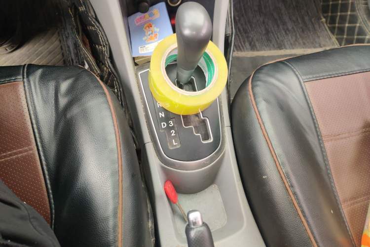 Used Hyundai Verna (older generation) 2016 1.4L Automatic Smart GLS Gear Lever