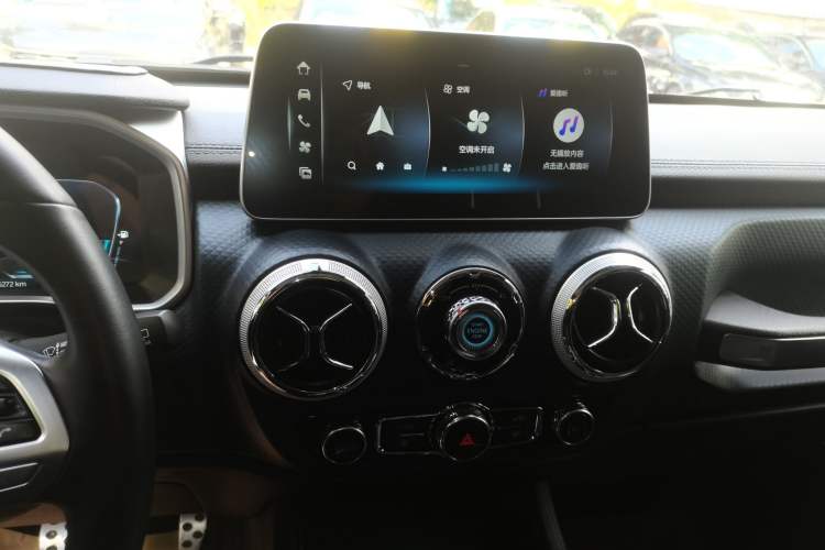 Used BAIC Off-Road BJ40 2023 2.0D Automatic Four-Wheel Drive Blade Hero Edition Adventurer Type Audio And AC Panel