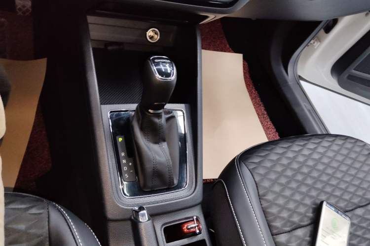 Used Skoda Kamiq 2018 1.5L Automatic Comfort Edition China VI Standard Gear Lever