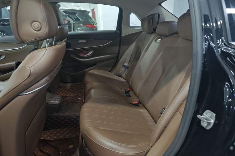 Used Mercedes-Benz E-Class New Energy 2022 Second Facelift E 350 e L Plug-in Hybrid Sedan Left Rear Seat