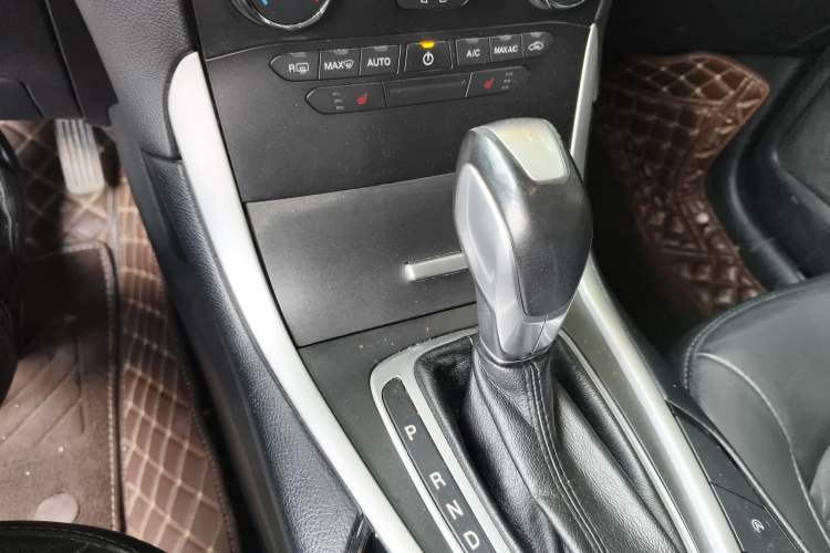 Used Ford Edge 2018 Facelifted EcoBoost 245 Two-Wheel-Drive Platinum Edition 5 Seats China V Emission Standard Gear Lever