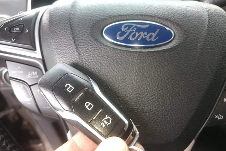 Used Ford Edge 2015 2.0T GTDi Four-Wheel Drive Prestige Model