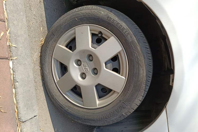 Used BYD F3R 2011 1.5L Comfort Version Right Front Wheel Hub