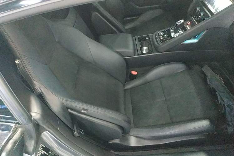 Used Jaguar F-TYPE 2021 P380 All-Wheel-Drive R-Dynamic Hardtop Version Right Front Seat