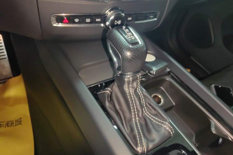 Used Volvo XC60 2019 T5 4x4 Smart & Dynamic Sport Edition China VI Standard