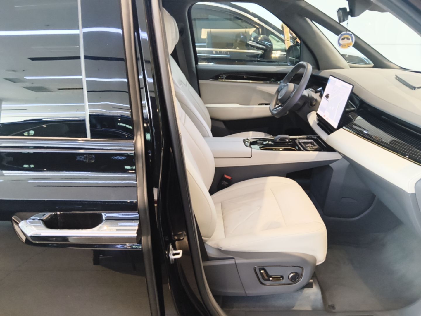 Zeekr 009 2024 7-Seater Aisle Version 108 kWh — снимка 19