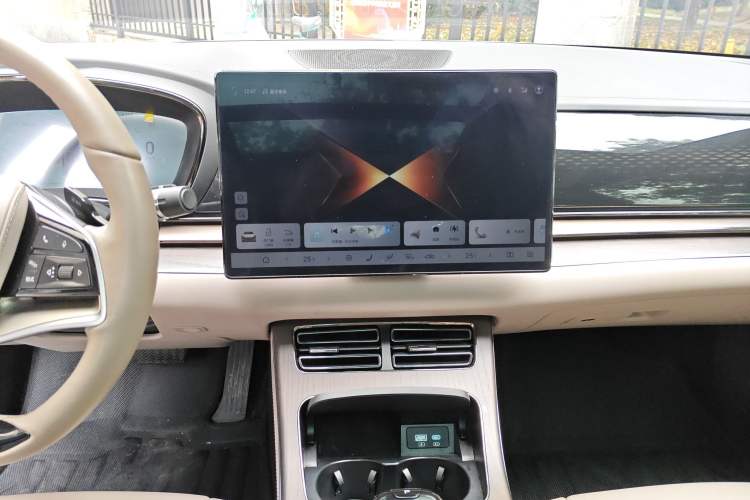 Used BYD Han 2024 EV Glory Edition 610 km All-Wheel Drive "Tian Shen Zhi Jia" Intelligent Driving Model
