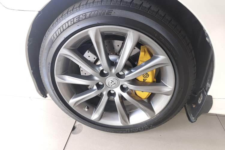 Used Toyota Reiz 2013 2.5V Shangrui Edition Left Front Wheel Hub