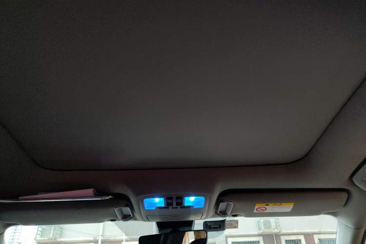 Used Toyota Highlander 2018 2.0T Four-Wheel Drive Luxury Version 7 Seats China VI Standard Headliner