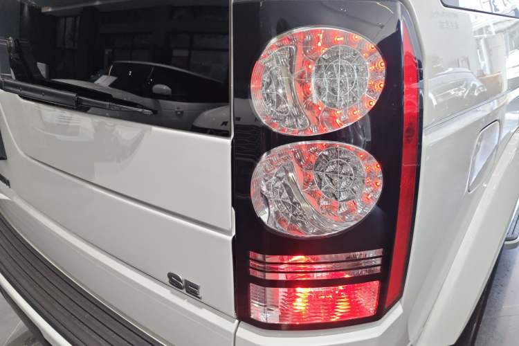 Used Land Rover Discovery 2015 3.0 SC V6 HSE Right Rear Taillight