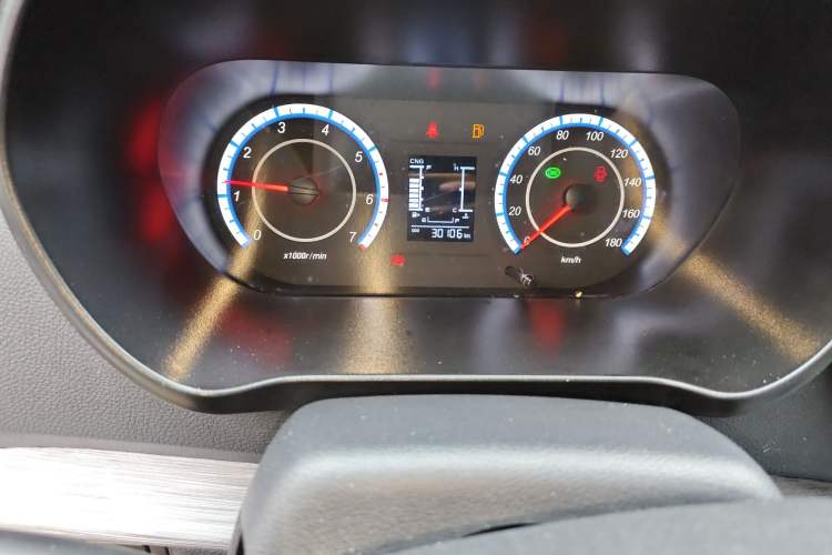 Used Chana Ruixing M60 2023 1.6L CNG Comfort-Grade 6-Seater Passenger Vehicle
