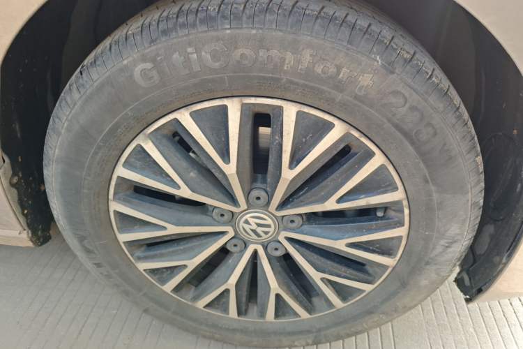 Used Volkswagen Sagitar 2019 200TSI DSG Comfort Version China VI Standard Right Front Wheel Hub
