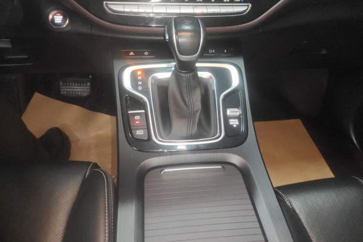 Used GAC Trumpchi M6 2021 PRO 270T DCT Luxury Edition Gear Lever