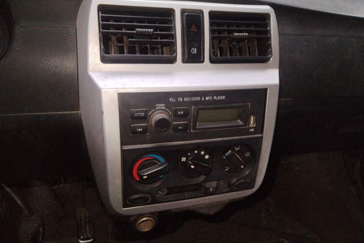 Used Victory V1 2014 1.0L Base Version Audio And AC Panel