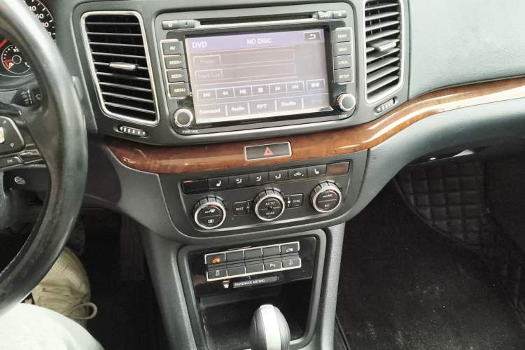 Used Volkswagen Sharan 2013 1.8TSI Comfort Model Audio And AC Panel