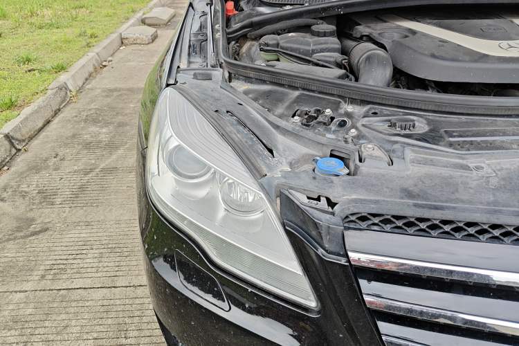 Used Mercedes-Benz R-Class 2011 R 300 L Business Model Right Front Headlight