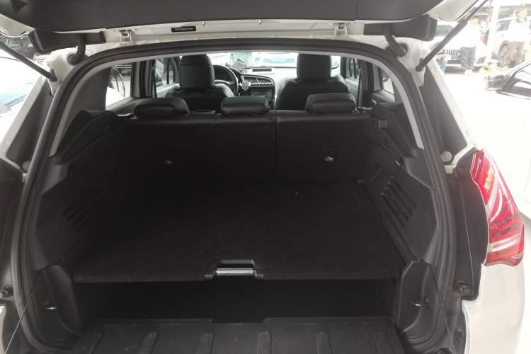 Used Peugeot 3008 2015 1.6THP Automatic Prestige Edition Trunk