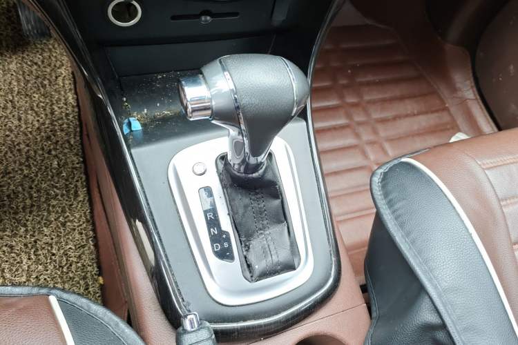 Used FORTHING SX6 2016 1.6L CVT Luxury Model Gear Lever