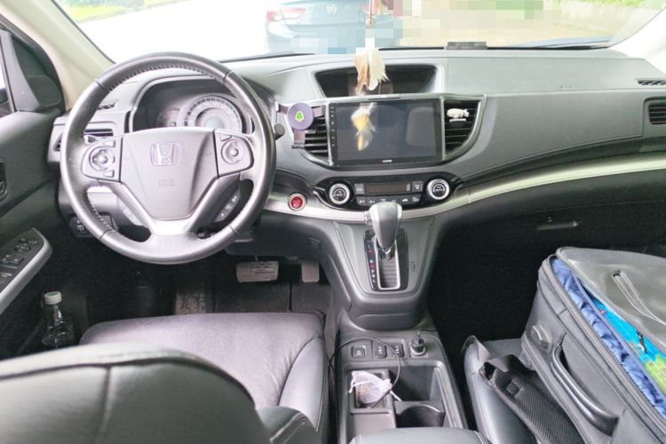 Used Honda CR-V 2015 2.4L two-wheel drive luxury version Center Console