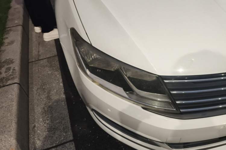 Used Volkswagen Gran Lavida 2015 1.6L Automatic Comfort Edition Right Front Headlight