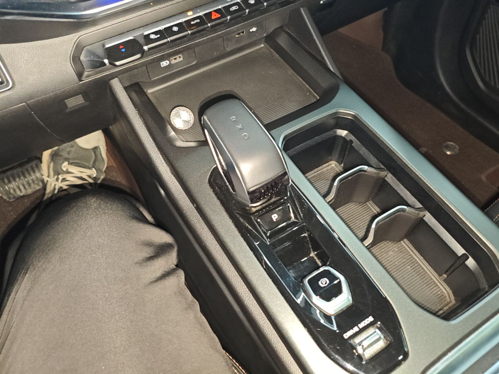 Geely Auto Haoyue L 2023 2.0T DCT Prestige Edition — снимка 16