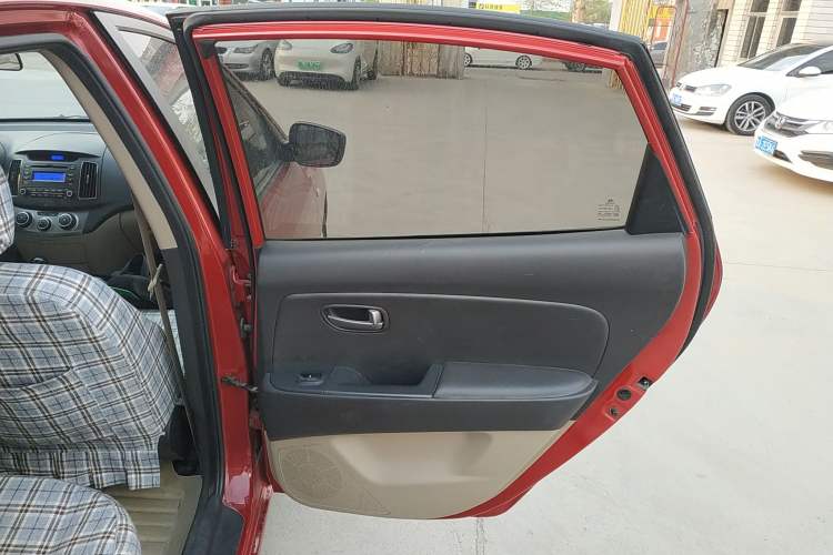 Used Hyundai Celesta 2015 1.6L Automatic Comfort Model
