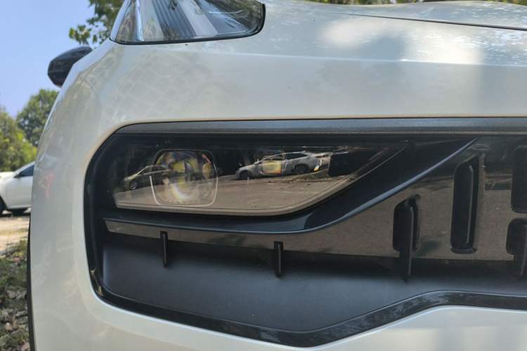 Used Lynk & Co 05 2020 2.0TD Four-Wheel Drive HypeHalo Right Front Headlight