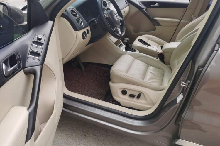 Used Volkswagen Tiguan 2010 2.0 TSI Automatic All-Wheel-Drive Elite Edition Driver Seat