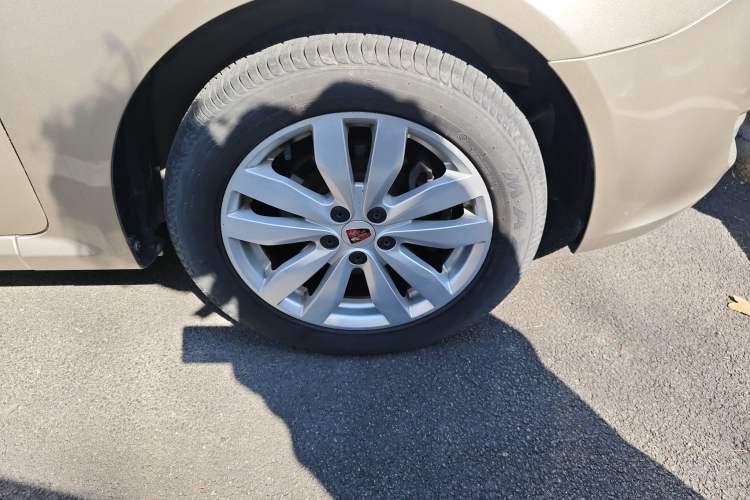 Used Roewe 350 2014 1.5L Automatic Xunyue Version Right Front Wheel Hub