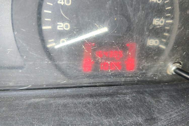 Used Wuling Rongguang 2020 1.2L S Base Model China VI Odometer Close Up