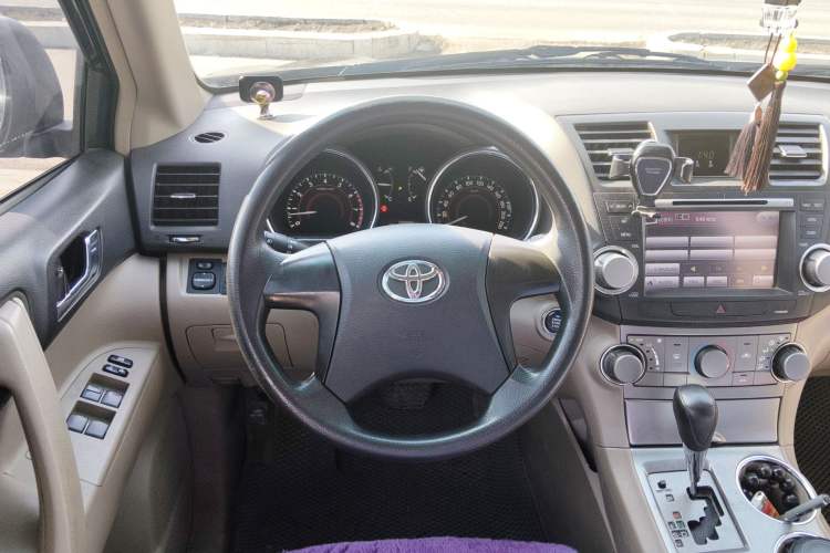 Used Toyota Highlander 2011 2.7L Two-Wheel Drive 5-Seater Elite Edition