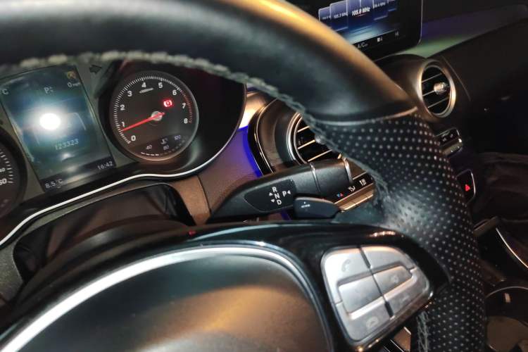 Used Mercedes-Benz C-Class 2015 C 200 station wagon
