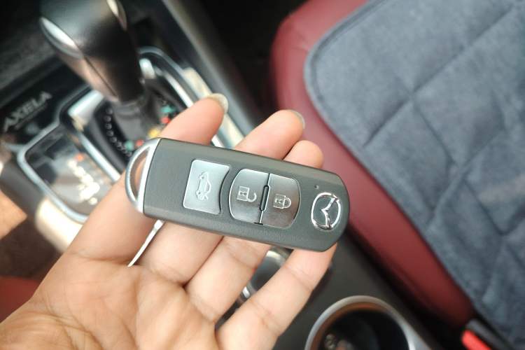 Used Mazda Mazda 3 Axela 2016 Sedan 1.5L Automatic Comfort Model
