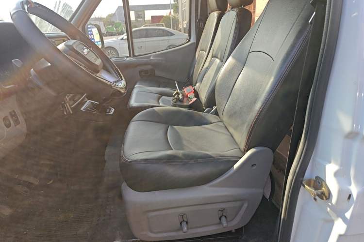 Used JMC Transit 2017 2.8T Commercial Version Short Wheelbase Mid-Roof 6/7/8-Seater JX493