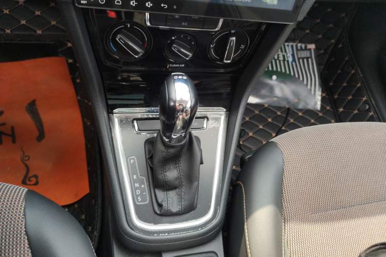 Used Volkswagen C-TREK 2017 230TSI DSG Comfort Version
