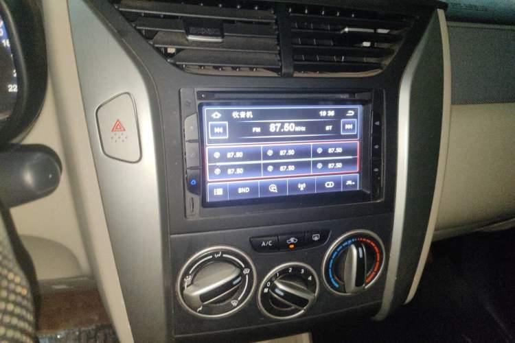 Used Venucia R50 2015 1.6L Manual Fashion Edition