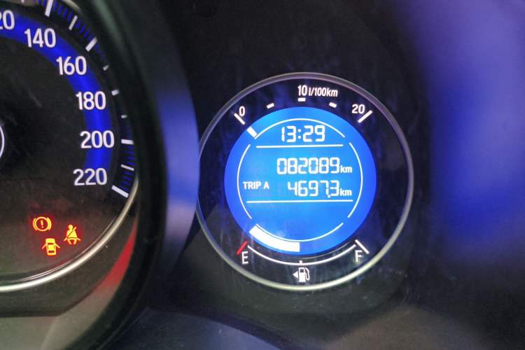 Used Honda Fit 2016 1.5L SES CVT Fashion Sunroof Edition Odometer Close Up