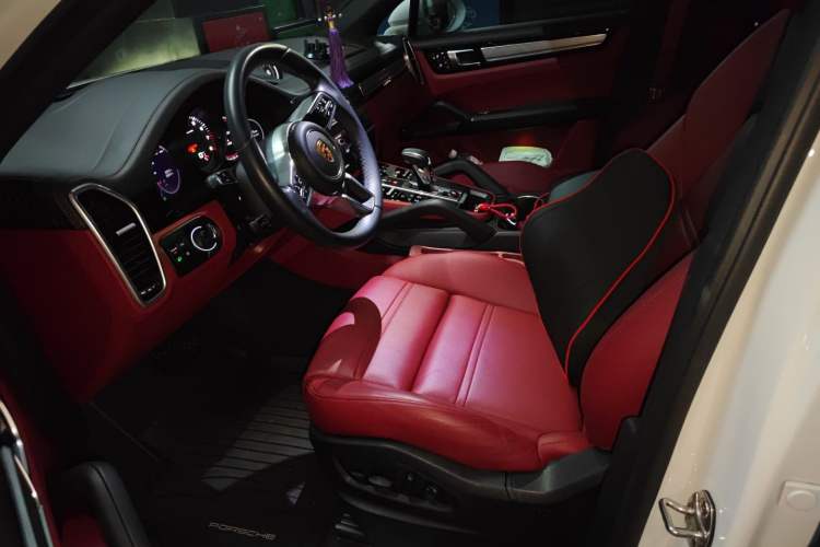 Used Porsche Cayenne 2023 Cayenne Coupé 3.0T Platinum Edition Left Front Seat