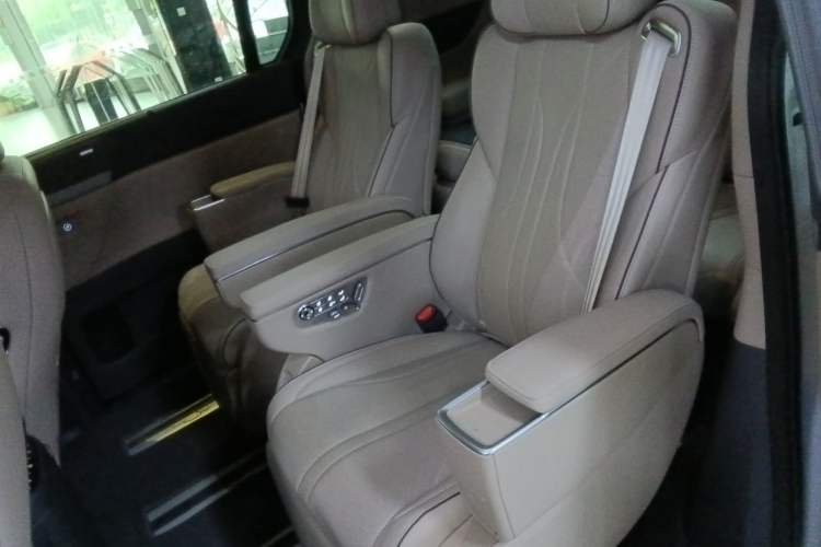 Used XPeng X9 2025 740 Ultra-Long Range Max Left Rear Seat