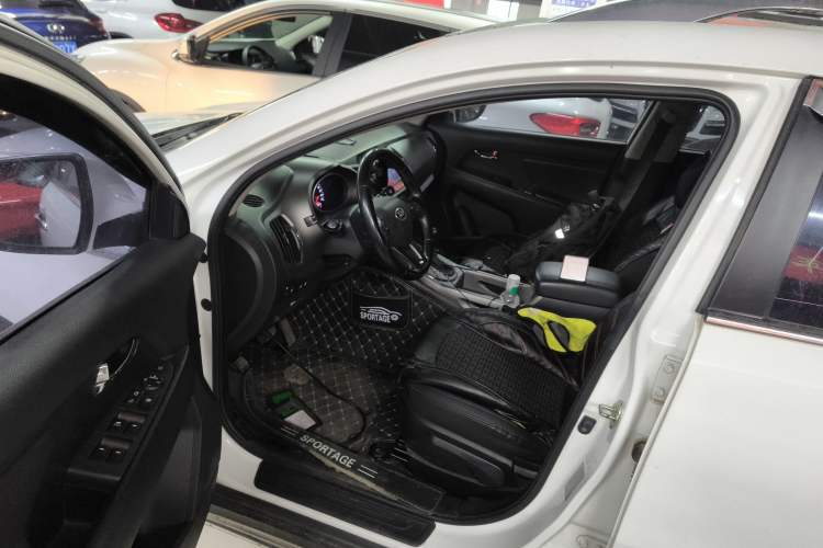 Used Kia Sportage R 2015 2.0L Automatic Two-Wheel Drive DLX Model
